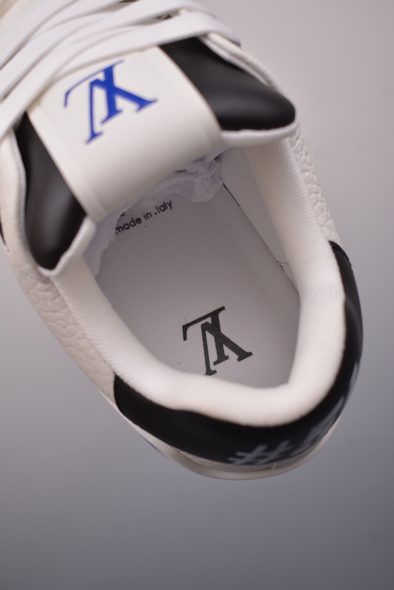 Louis Vuitton Trainer Sneaker Low Black White Blue Signature Edition 1ADDYZ
