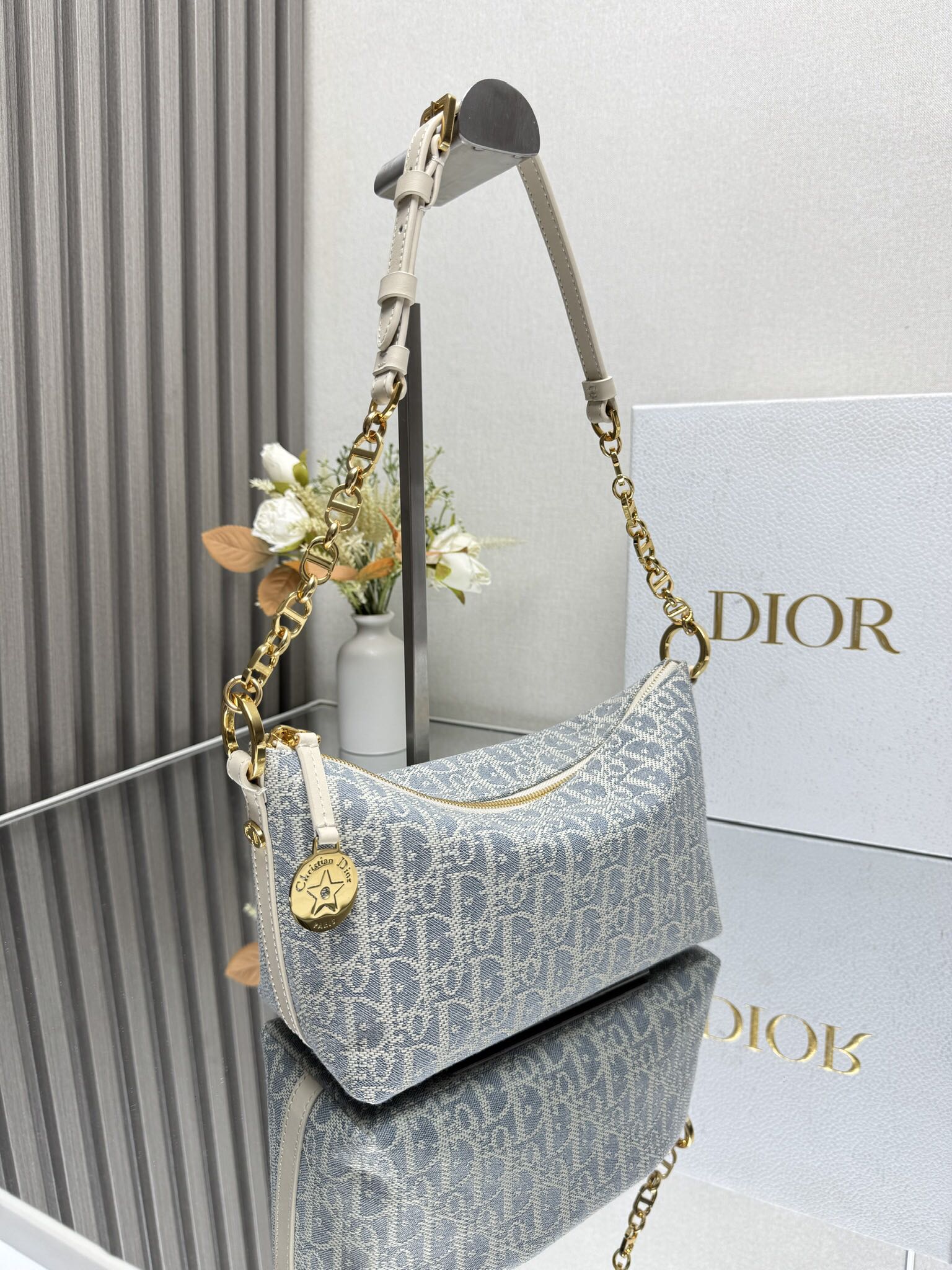 Dior star Hobo chain bag 3202