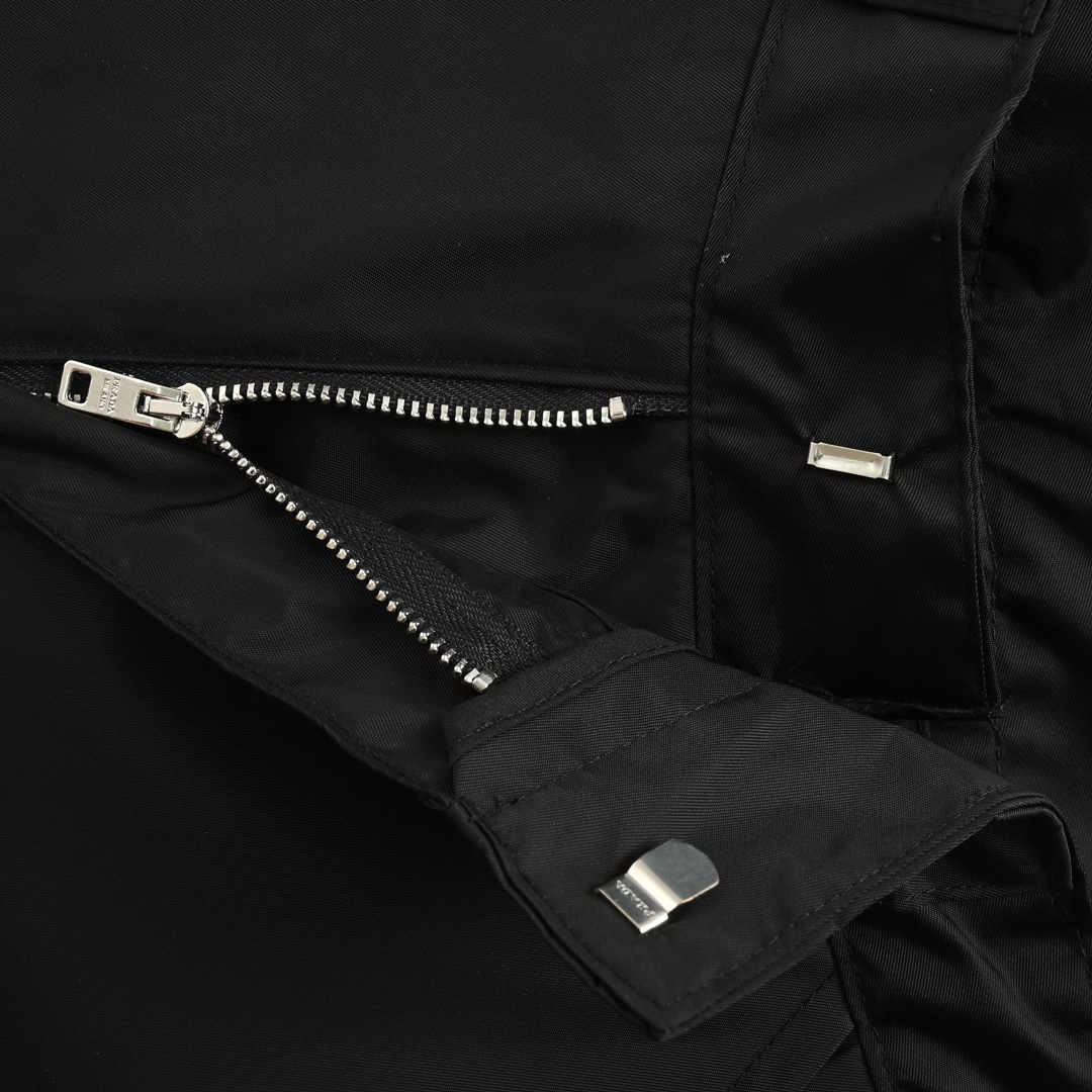 Prada 24ss triangle logo multi-purpose cargo shorts