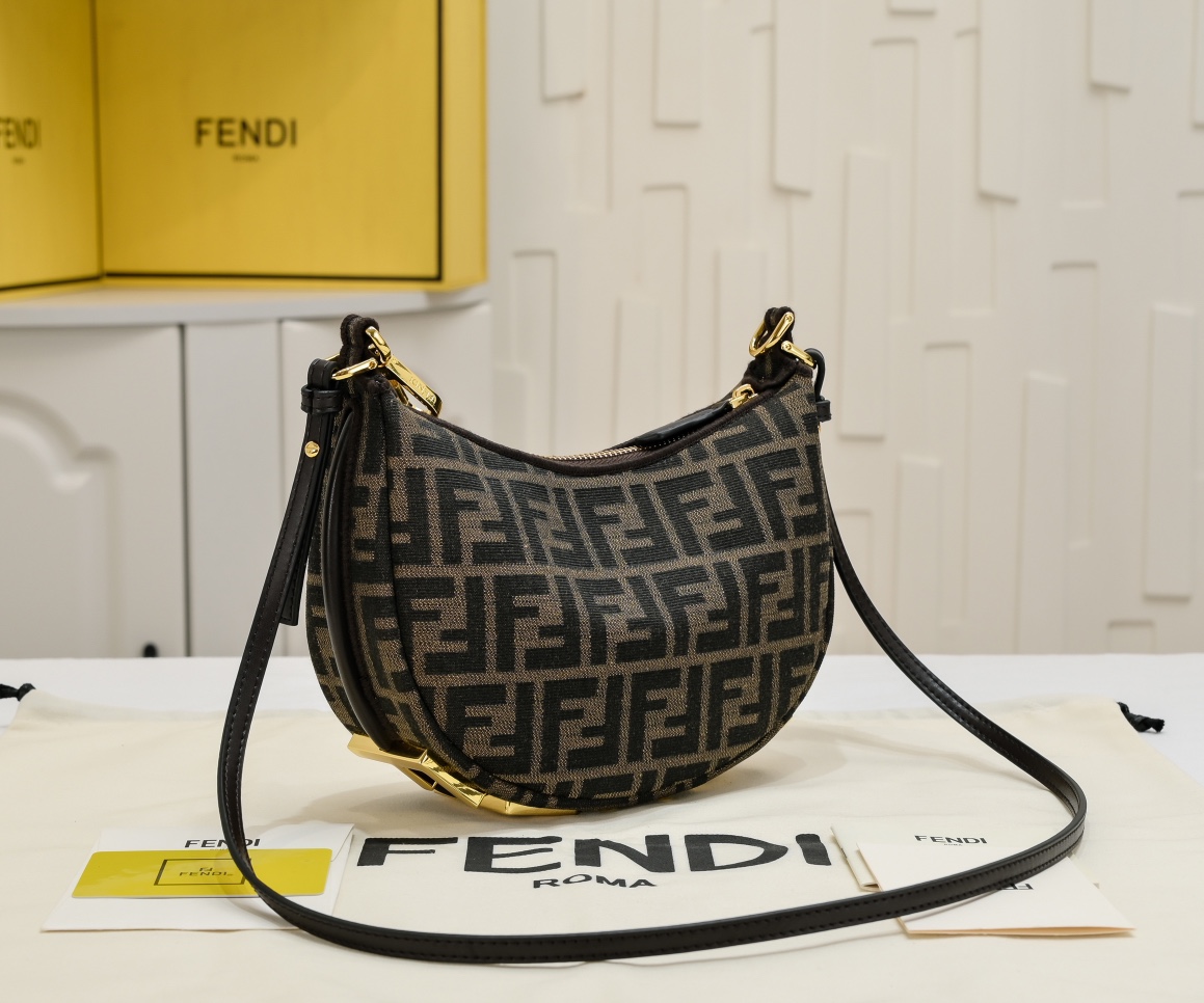 FENDI praphy underarm bag 1009