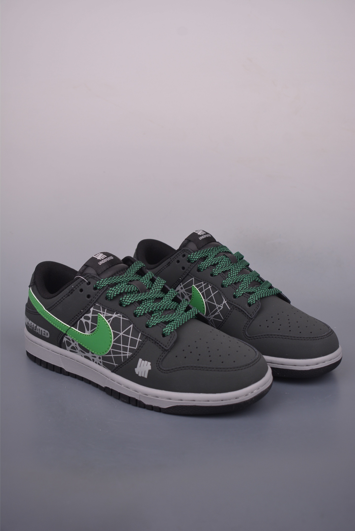 UN x Nike SB Dunk Low 
