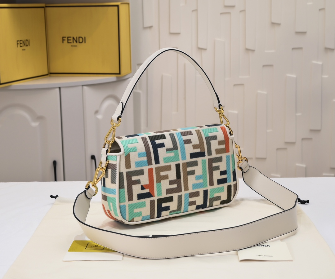 FENDI Baguette Shoulder Bag 1002