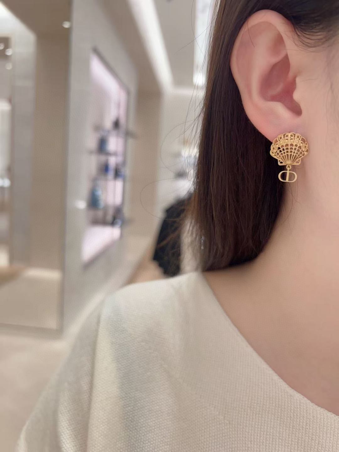 Dior Shell Starfish CD Pearl Asymmetrical Earrings