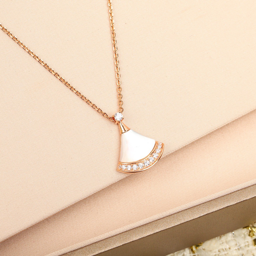 Bulgari fan-shaped diamond necklace