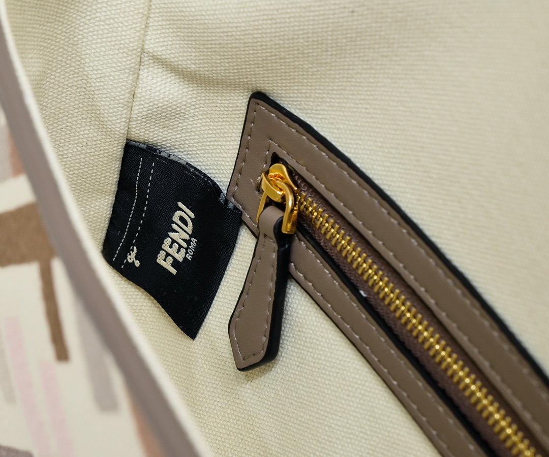 FENDI Baguette Shoulder Bag 1002