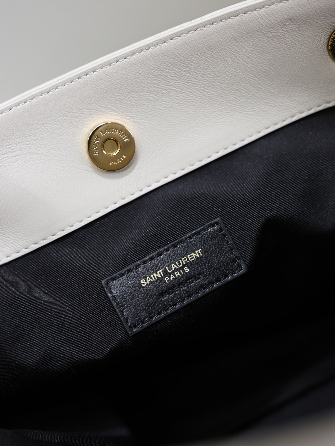 Yves Saint Laurent Jamie 4.3 Large CHON Bucket Bag 833948