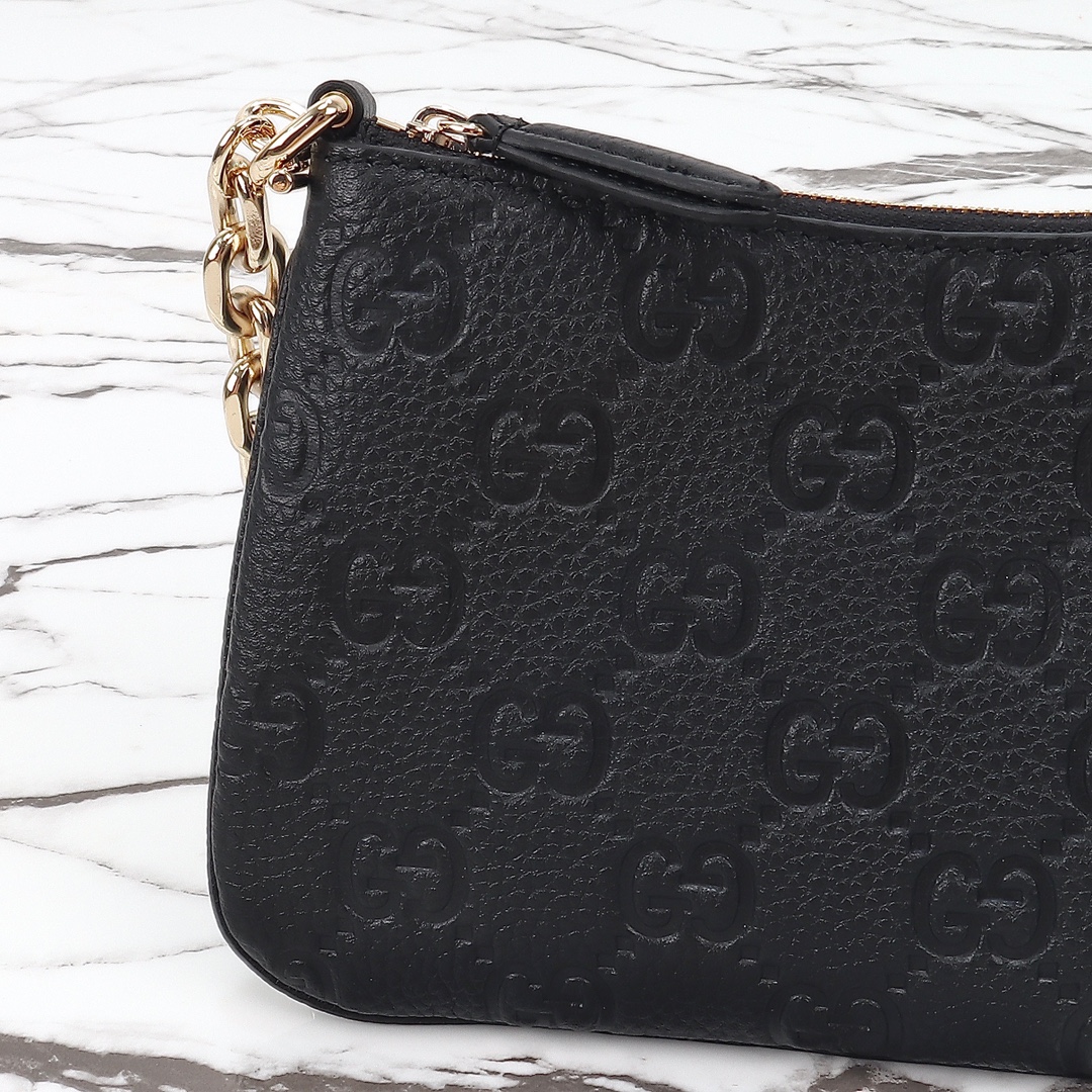Gucci GG Emblem small shoulder bag ‎815278 AAEEM 1000