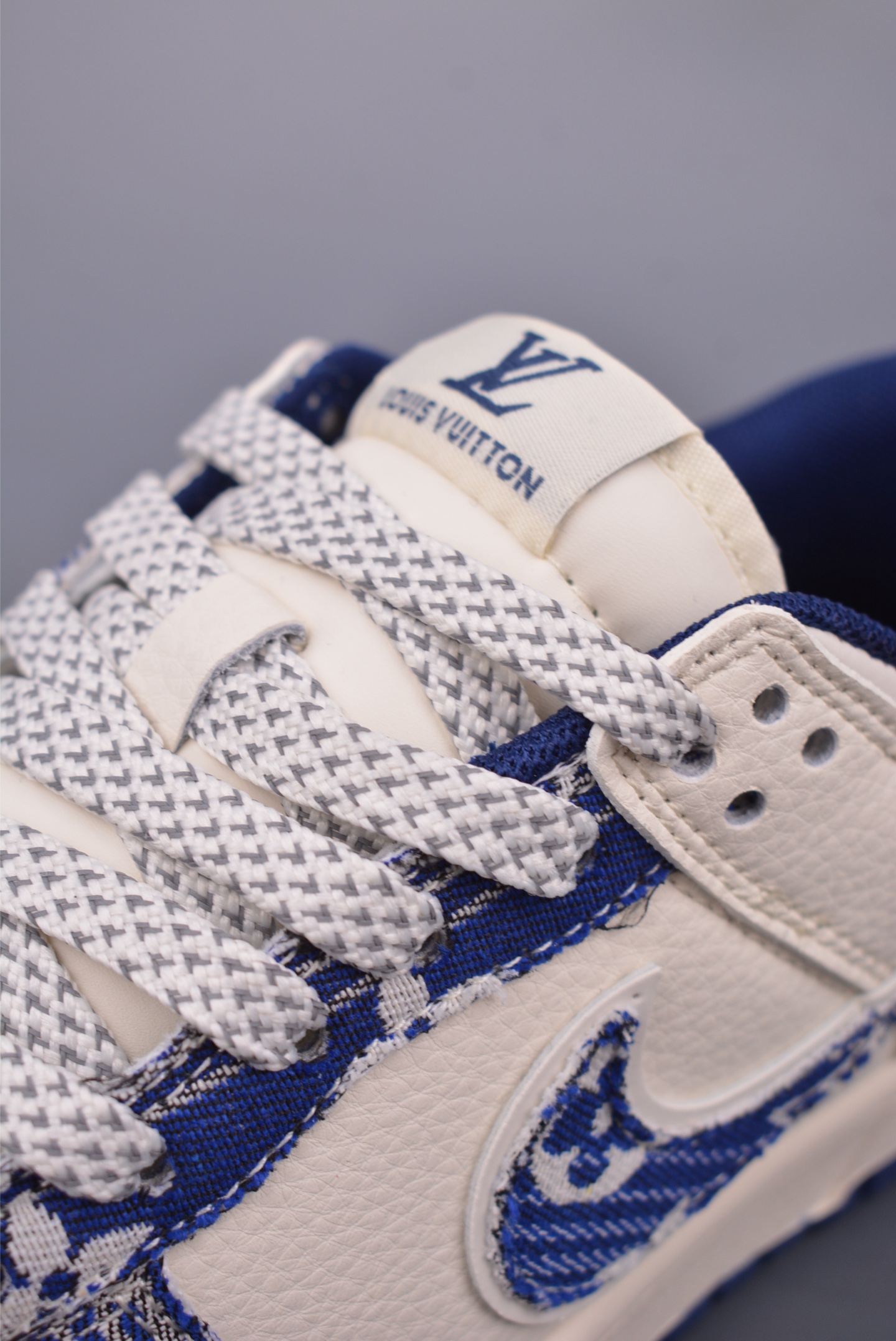 LV x Nike SB Dunk Low sneakers White and Blue Print Gradient JY6988-112