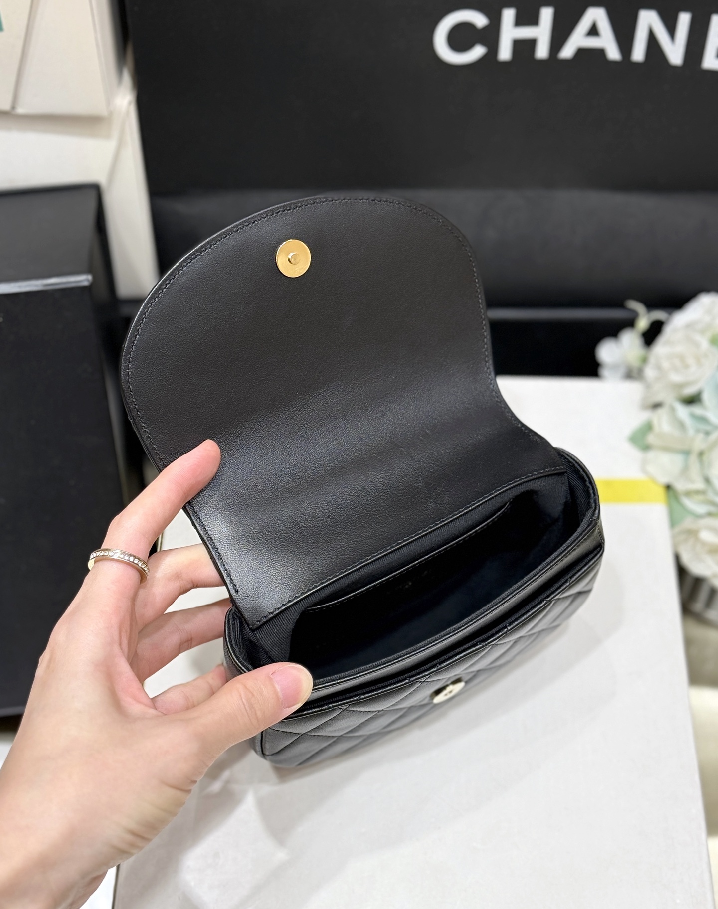 Chanel 25C Early Spring Series Mini Enamel Handle Bag AP441