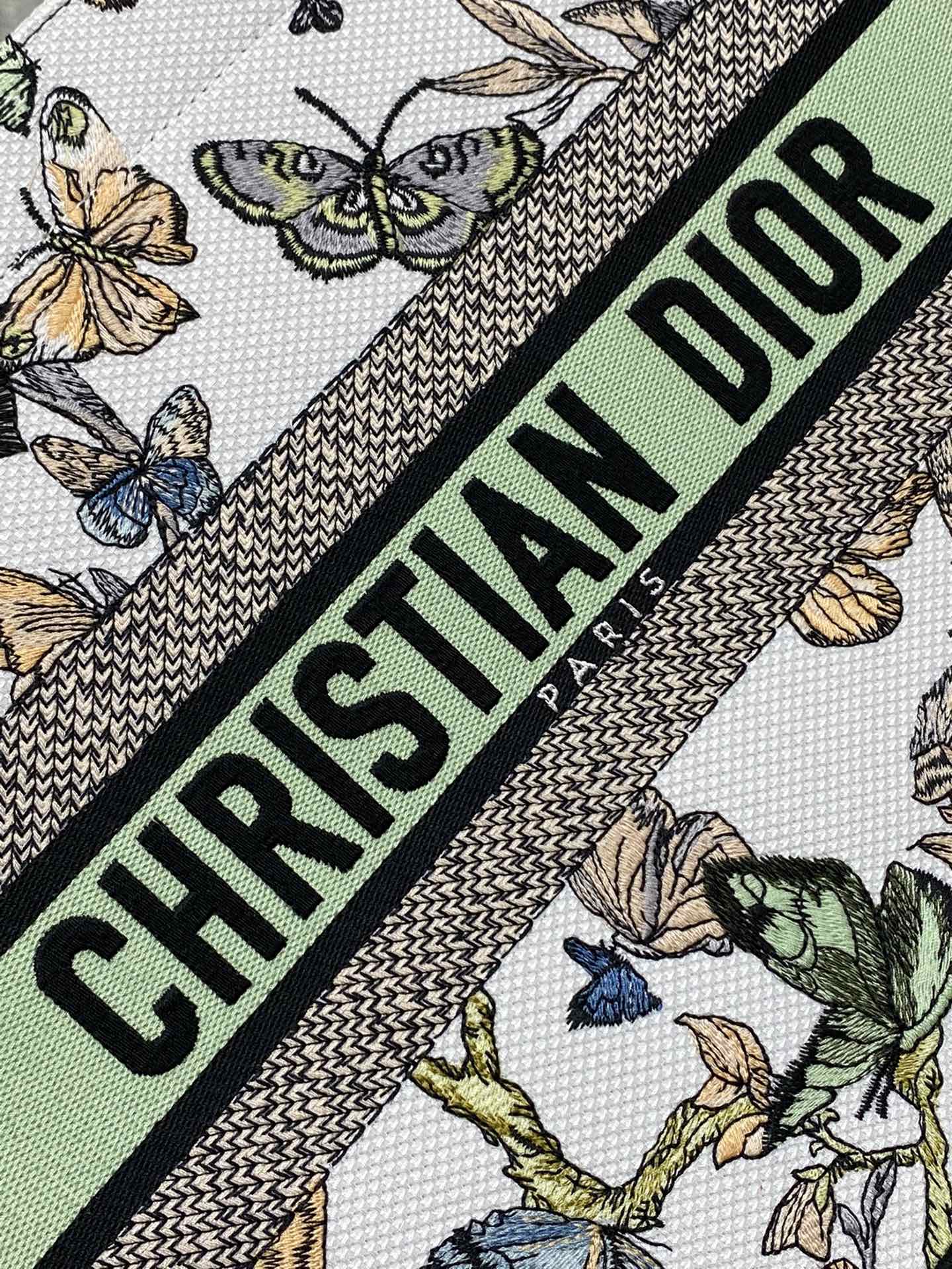 Dior embroidered tote bag medium