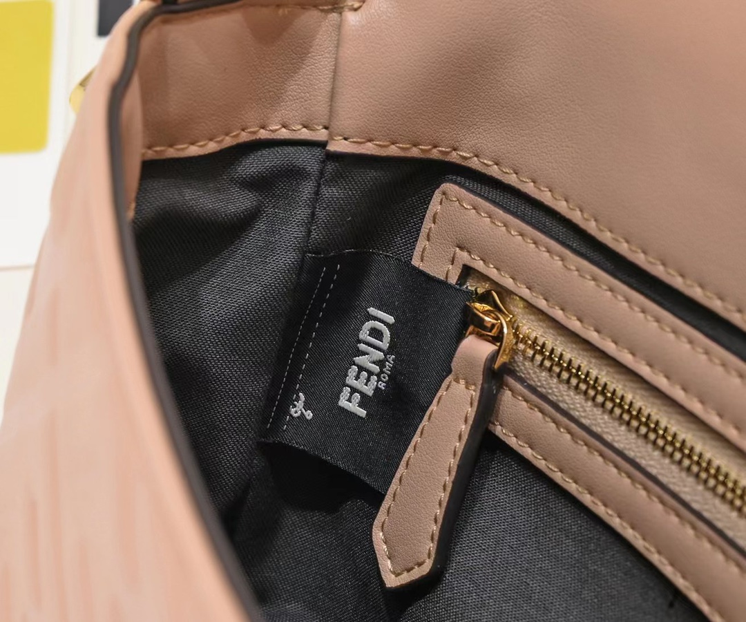 FENDI Baguette Handbag 6608