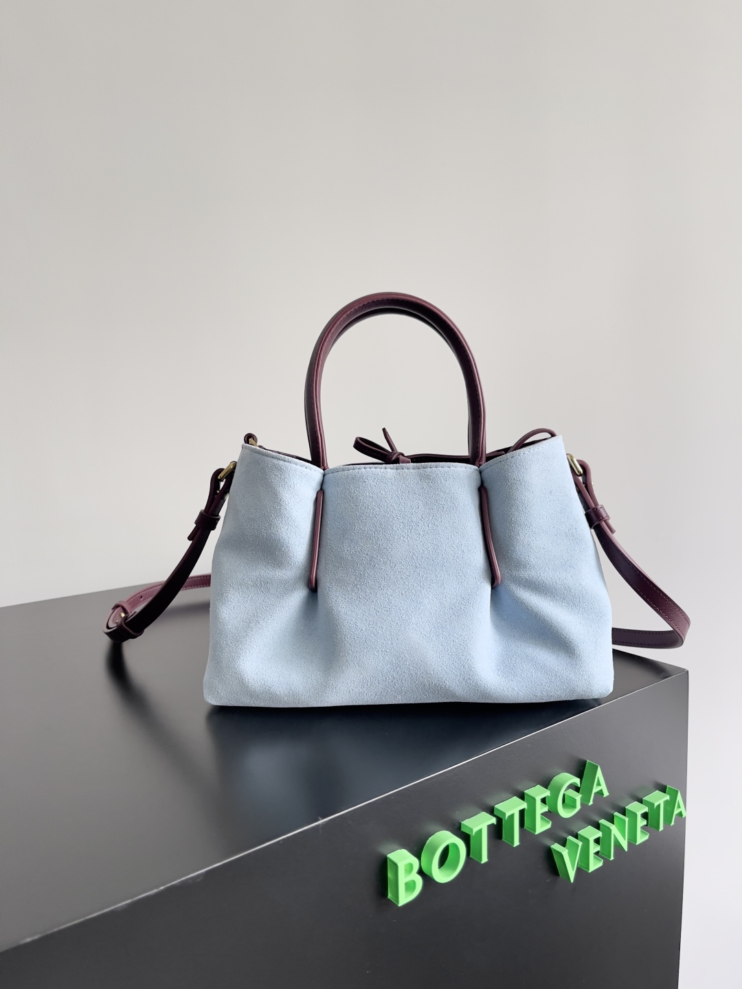 BOTTEGA VENETA 2025 PINACOTECA Small Bag 819004