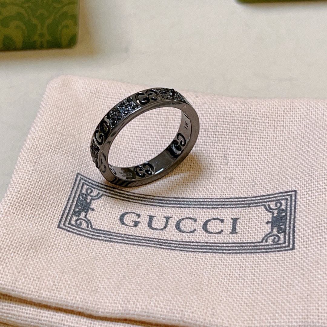GUCCI black hollow ring
