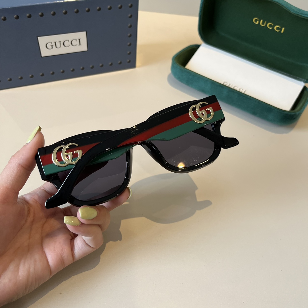 Gucci Round Frame Sunglasses