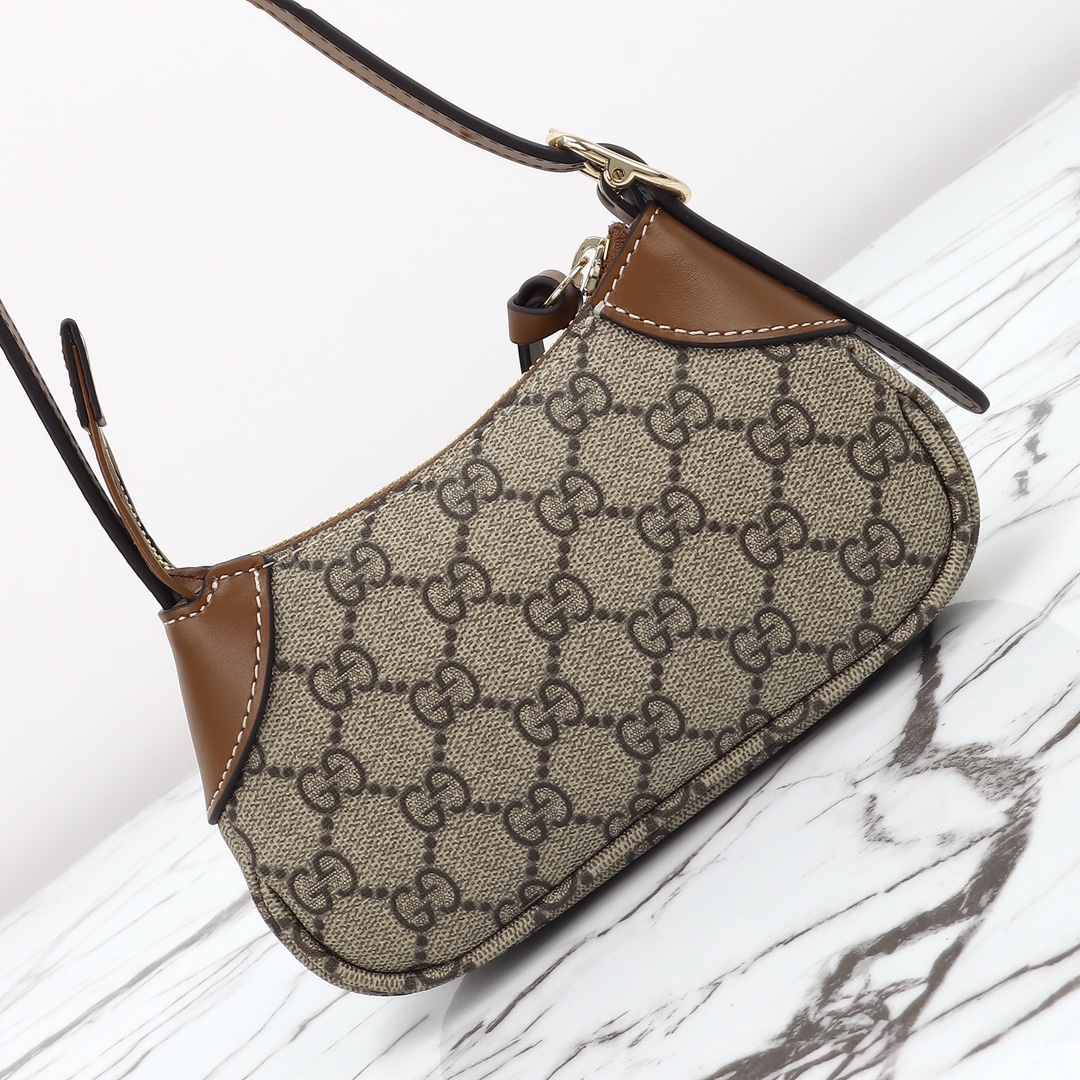 Gucci GG Emblem small shoulder bag‎ 820696 FAD6L 9741