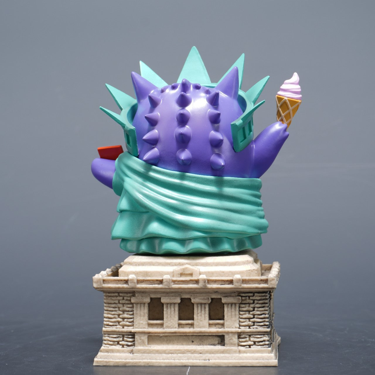 Pokemon Gengar Cos Statue of Liberty Cute Figure