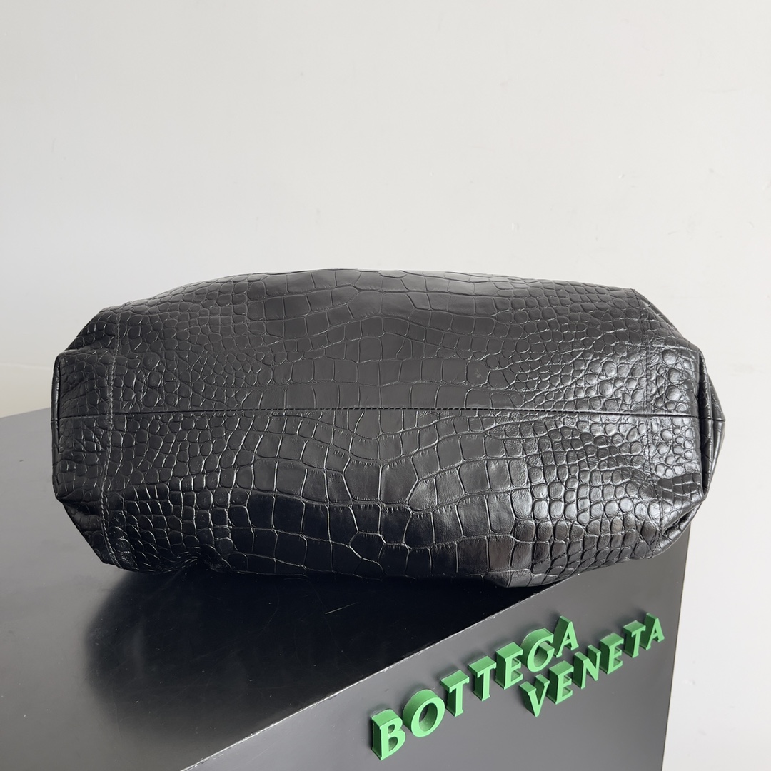 Bottega Veneta POUCH crocodile pleated cloud bag 576227
