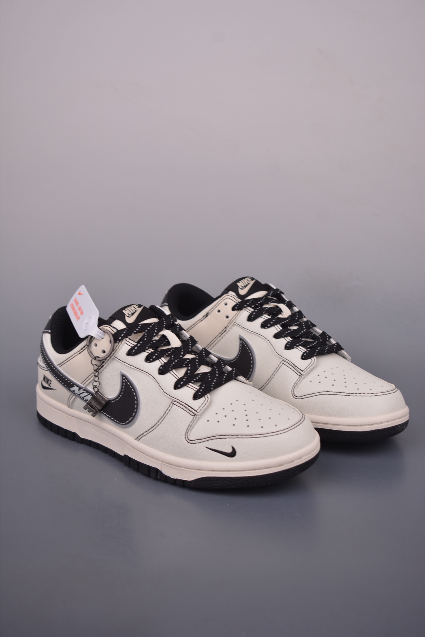 Nike SB Dunk Low “Beige Black”
