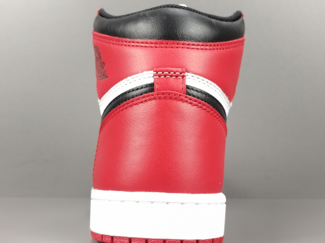 Nike Air Jordan 1 High Retro OGChicago 555088-101