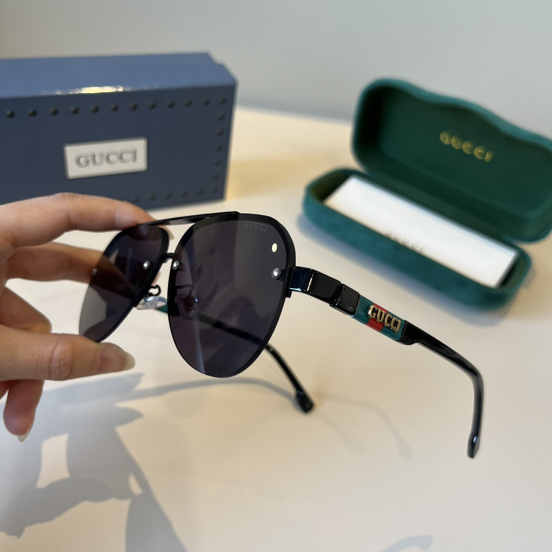 Gucci Round Frame Sunglasses