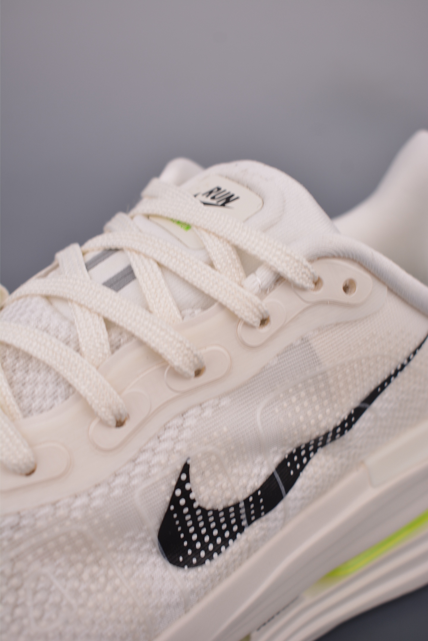 Nike Vomero premium “Off-white” FN8453-008