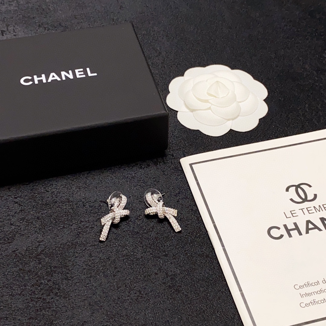 Chanel diamond bow