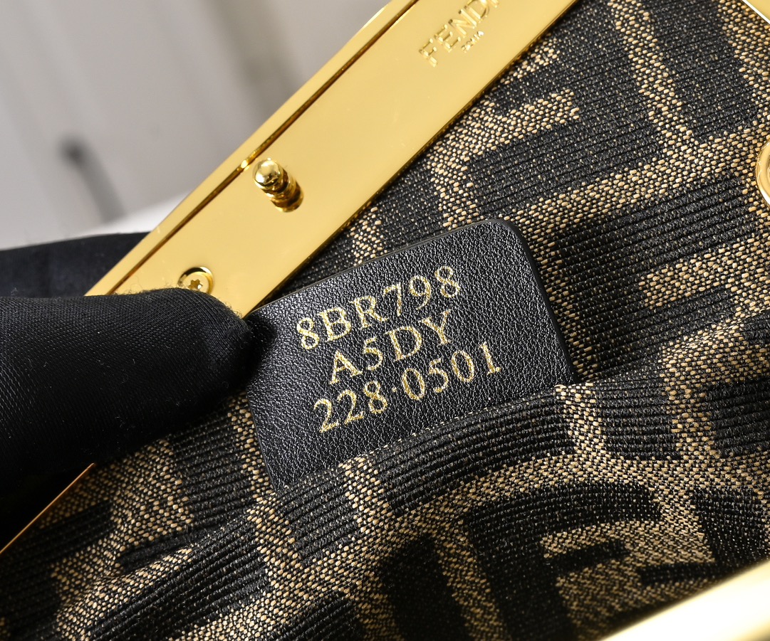 FENDI First Shoulder Bag 80016