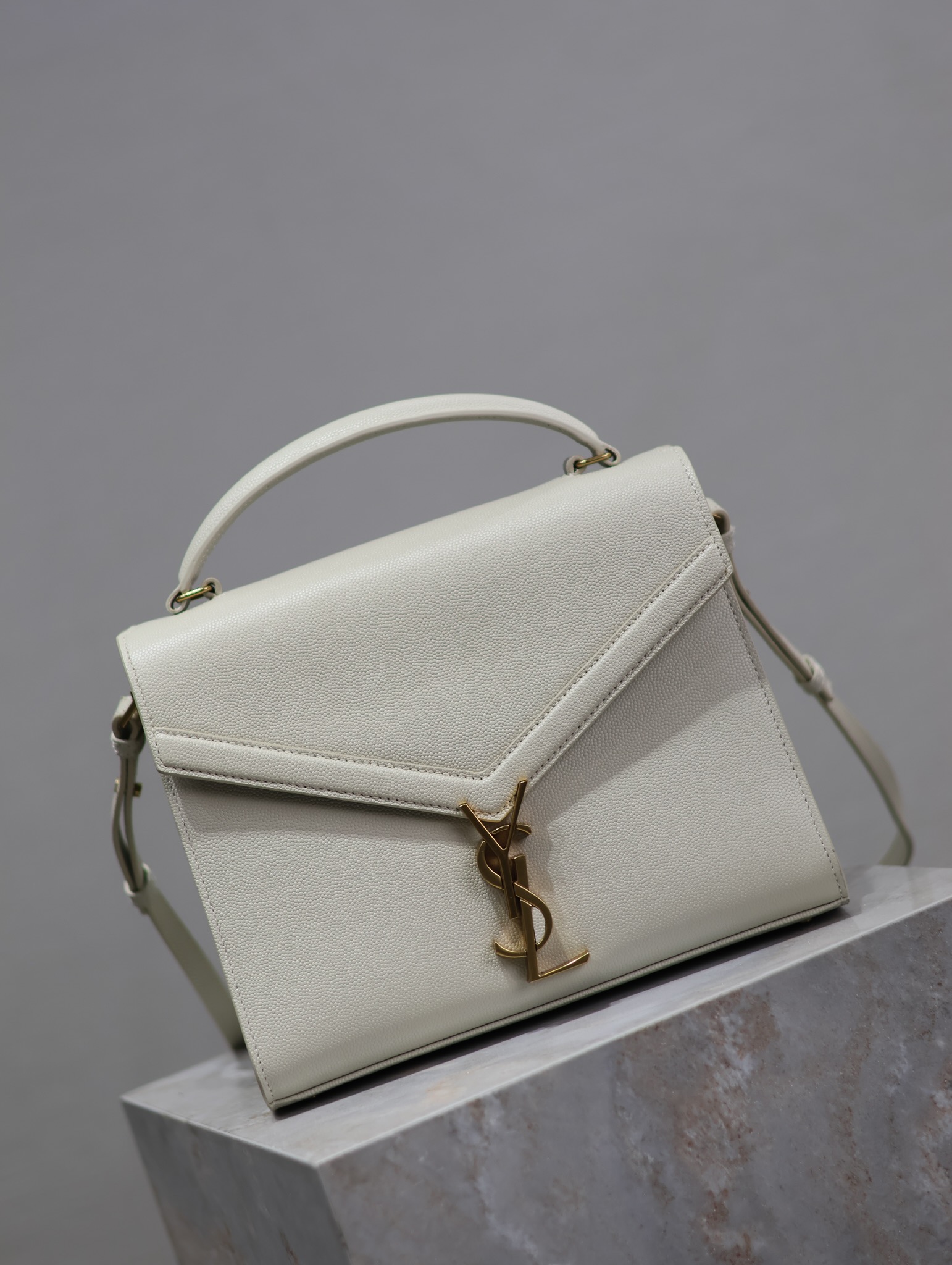 Yves Saint Laurent CASSANDRA Handbag 578000