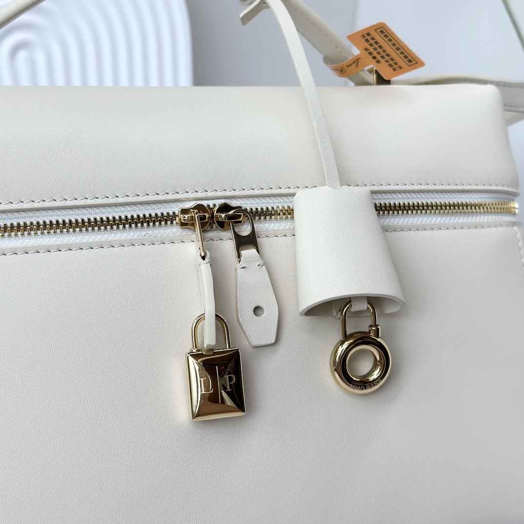 Loro Piana Extra Bag L27 Crossbody Bag FAO4759
