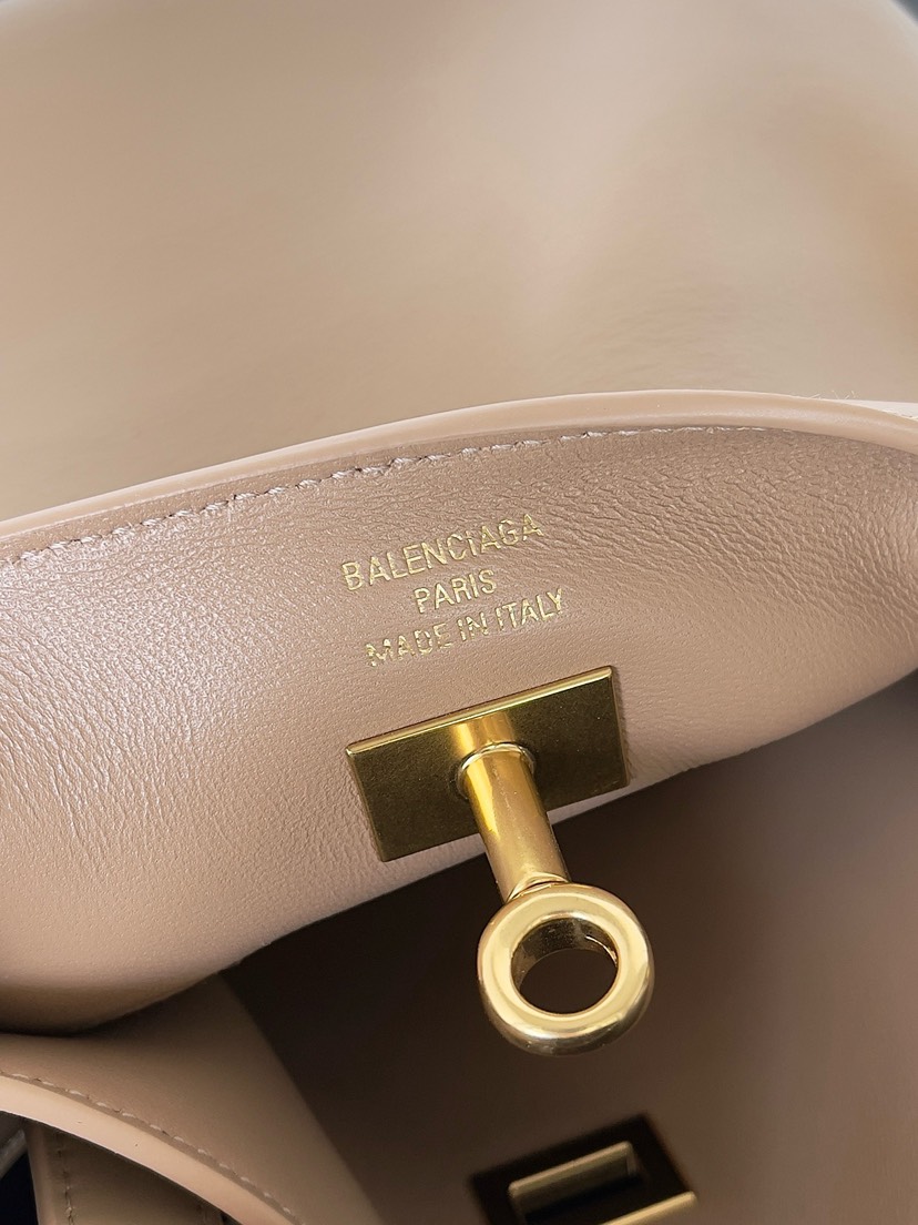Balenciaga Winter 2024 Collection Bel Air Hobo