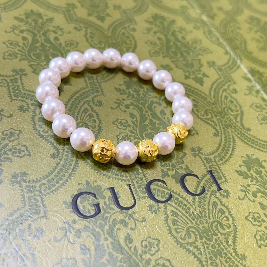 Gucci Pearl Bracelet