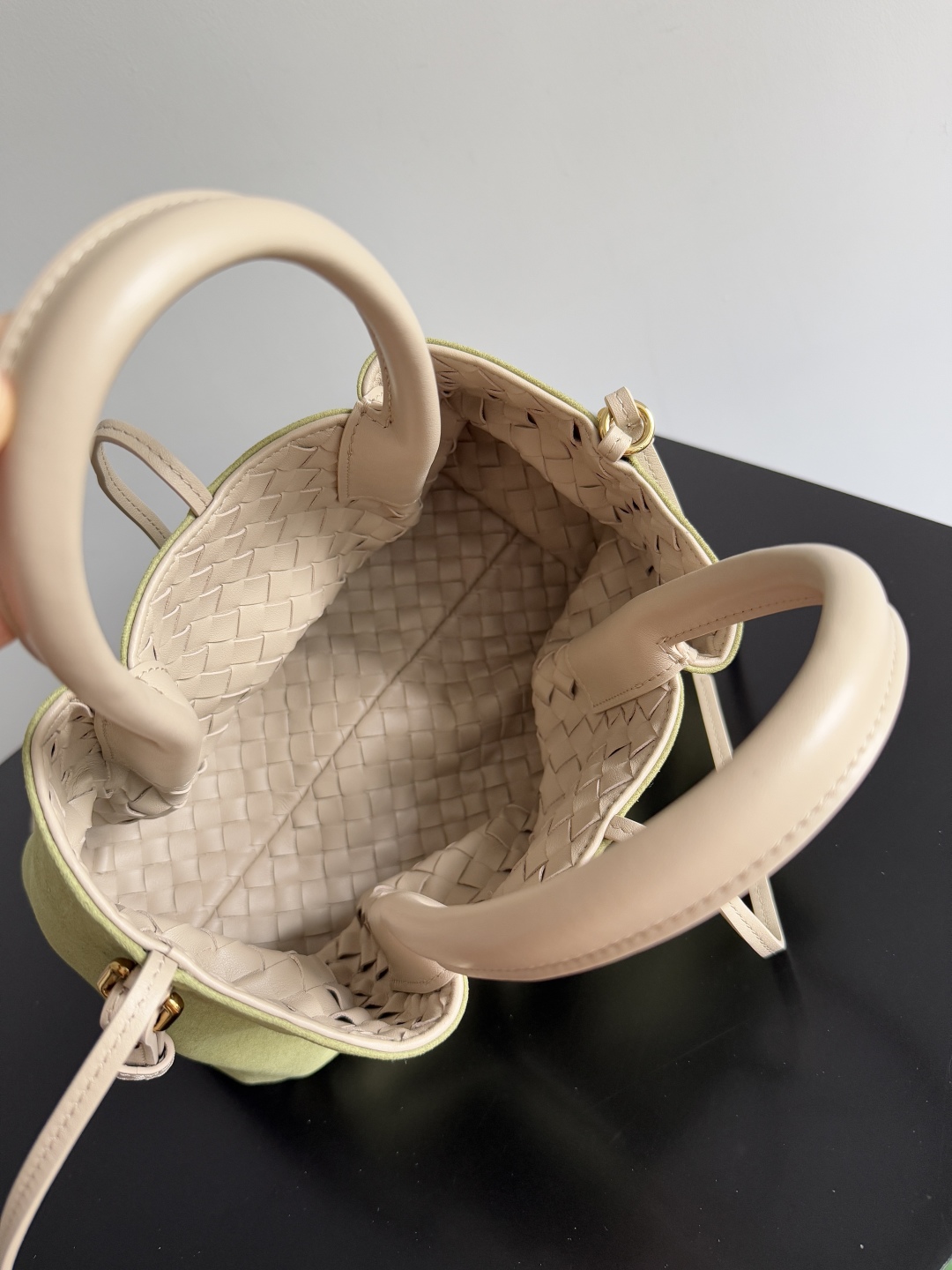 BOTTEGA VENETA 2025 PINACOTECA Small Bag 819004