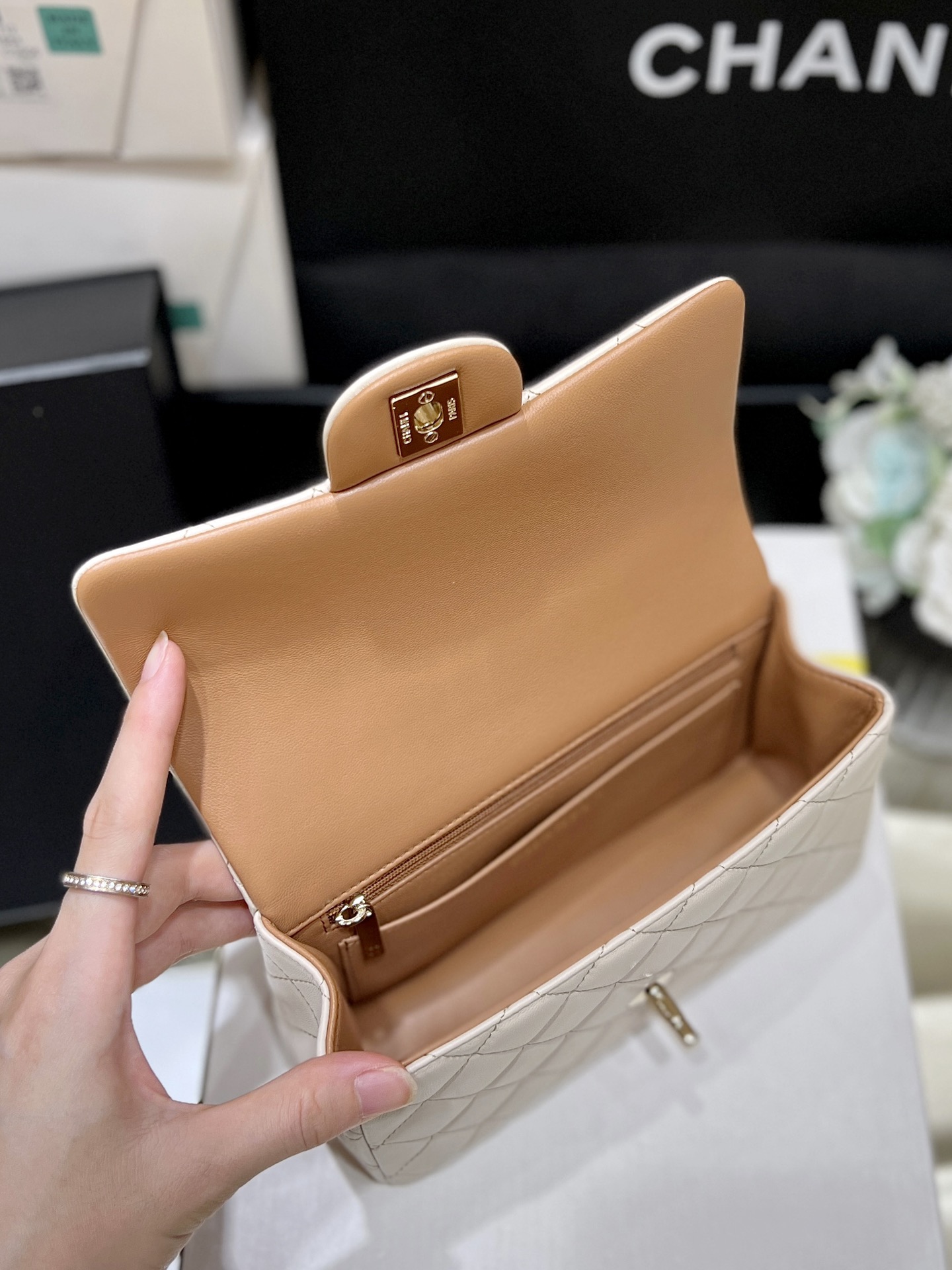 Chanel 23S cf mini handle AS2431