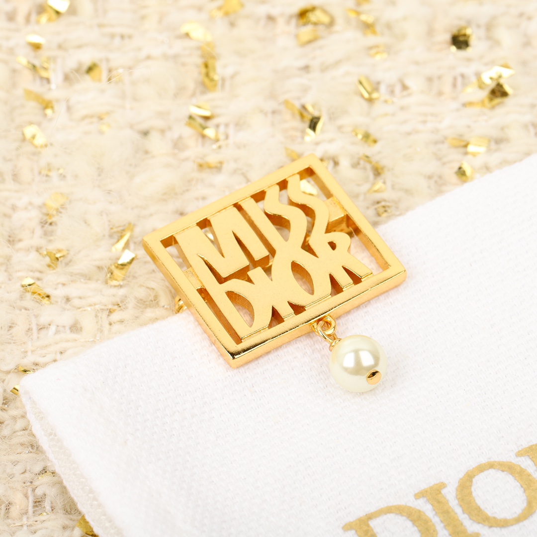 Dior hollow letter square card hanging bead brooch