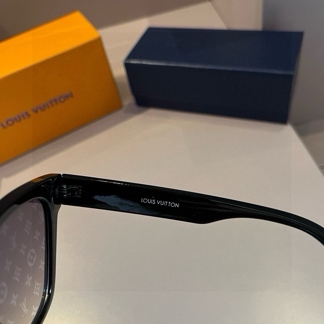 Louis Vuitton square-frame sunglasses