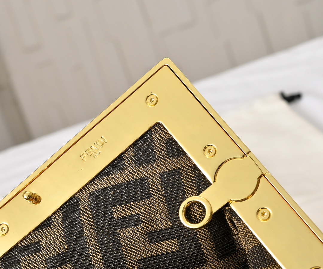 FENDI First Shoulder Bag 80016