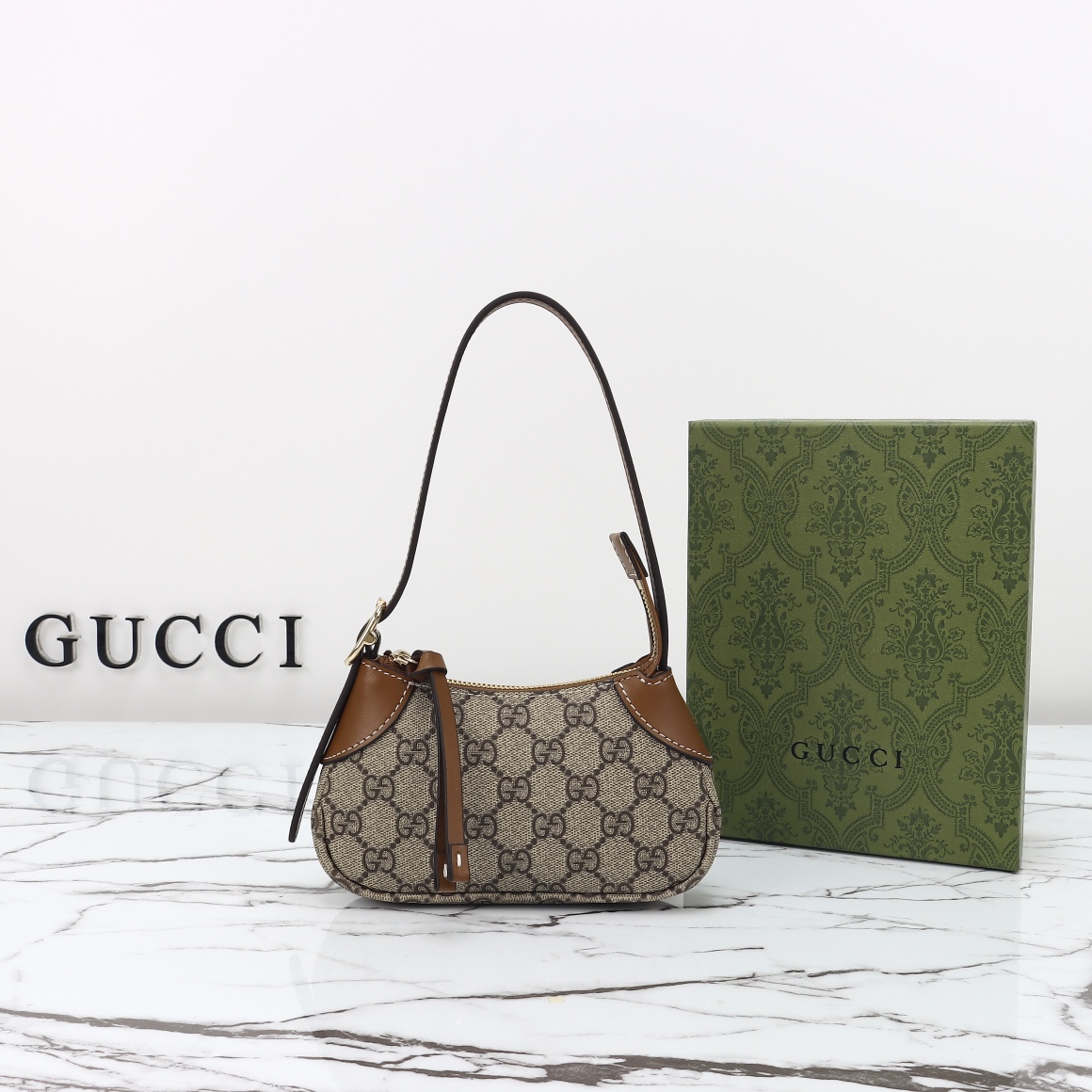 Gucci GG Emblem small shoulder bag‎ 820696 FAD6L 9741