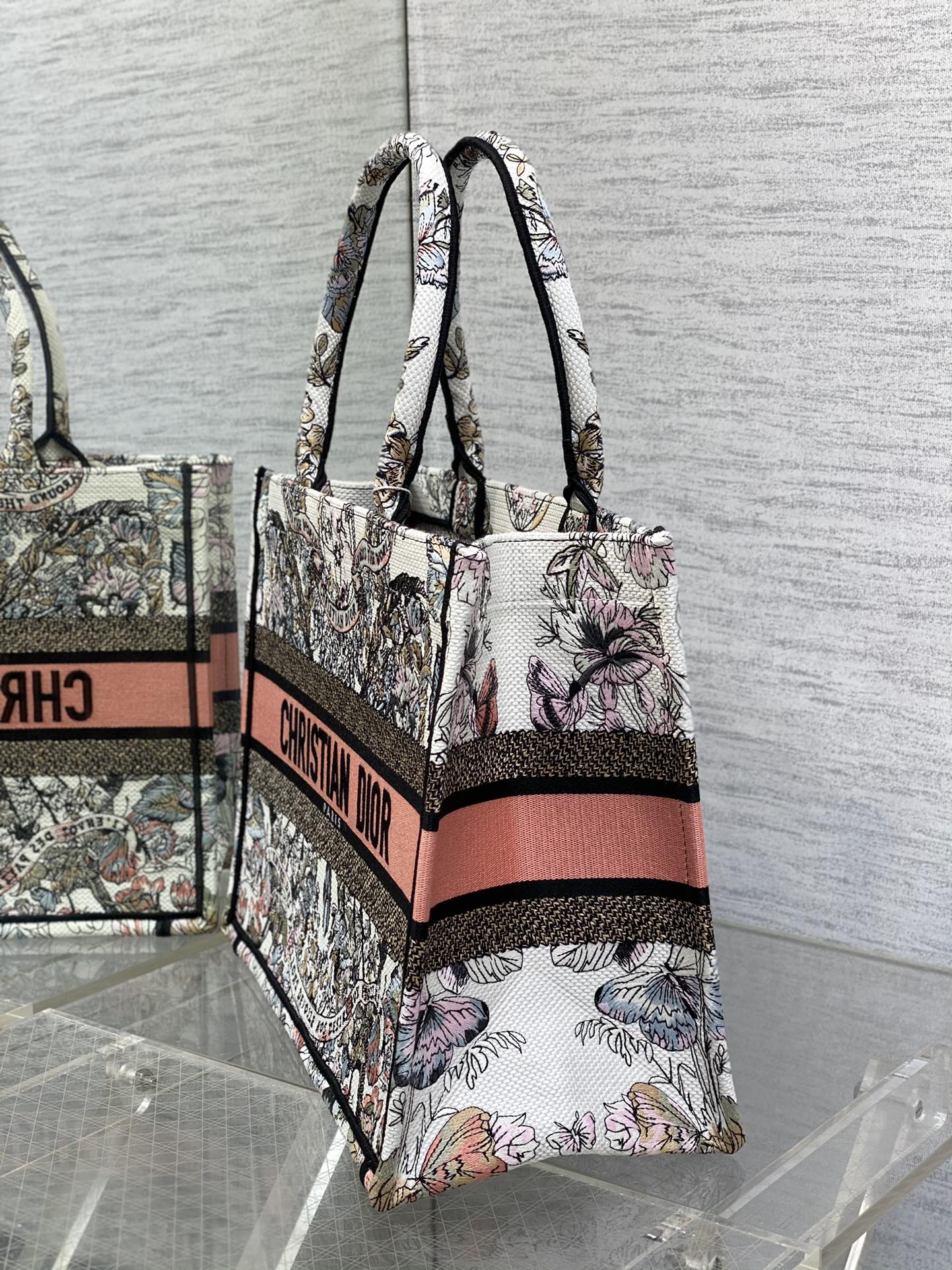 Dior embroidered tote bag medium
