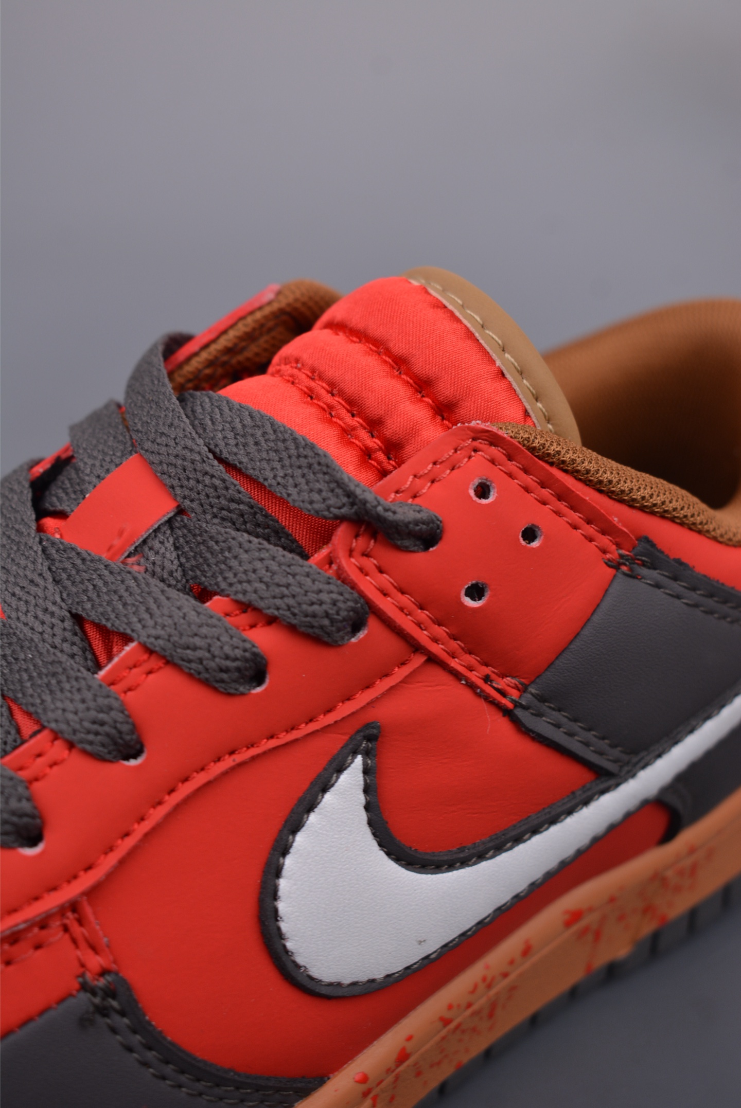 DEADPOOL x NIKE SB DUNK orange red dark gray