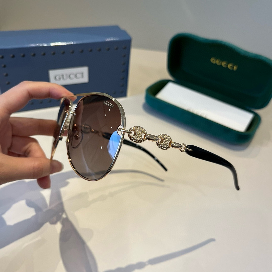 Gucci Round Frame Sunglasses