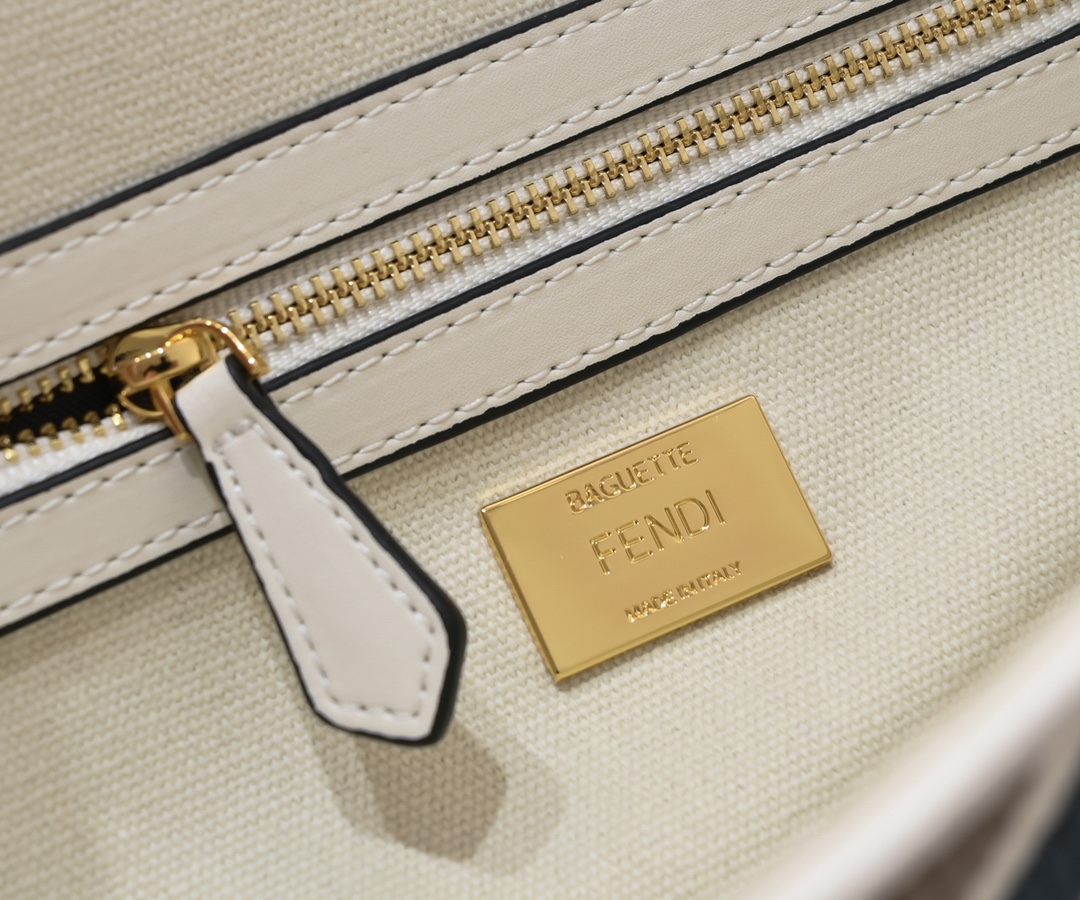 FENDI Baguette Shoulder Bag 1002
