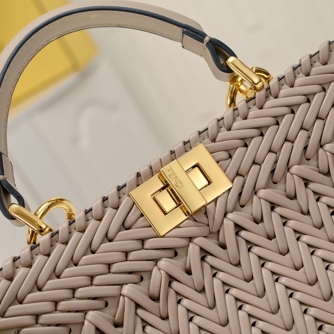 FENDI BAGUETTE Medium Handbag 3318