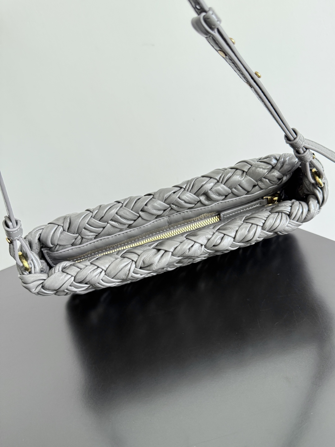 Bottega Veneta Kalimero cha cha woven handbag 785780