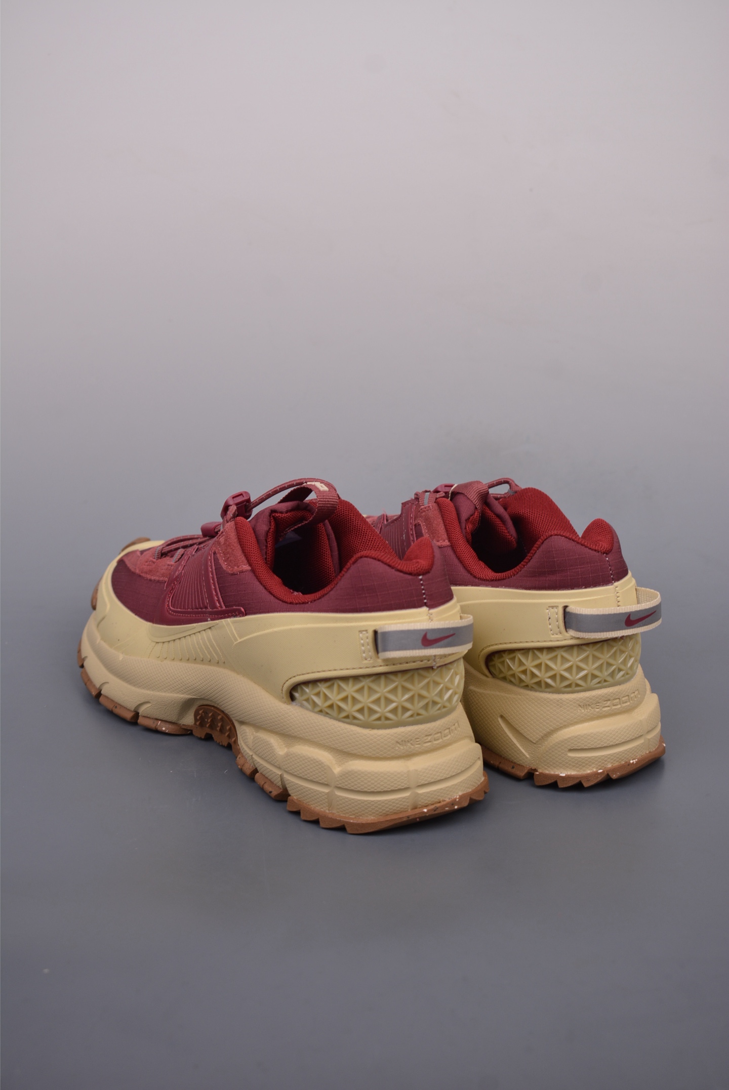 Nike Zoom Vomero 5 RoamTeam Red Gold HQ2181-700