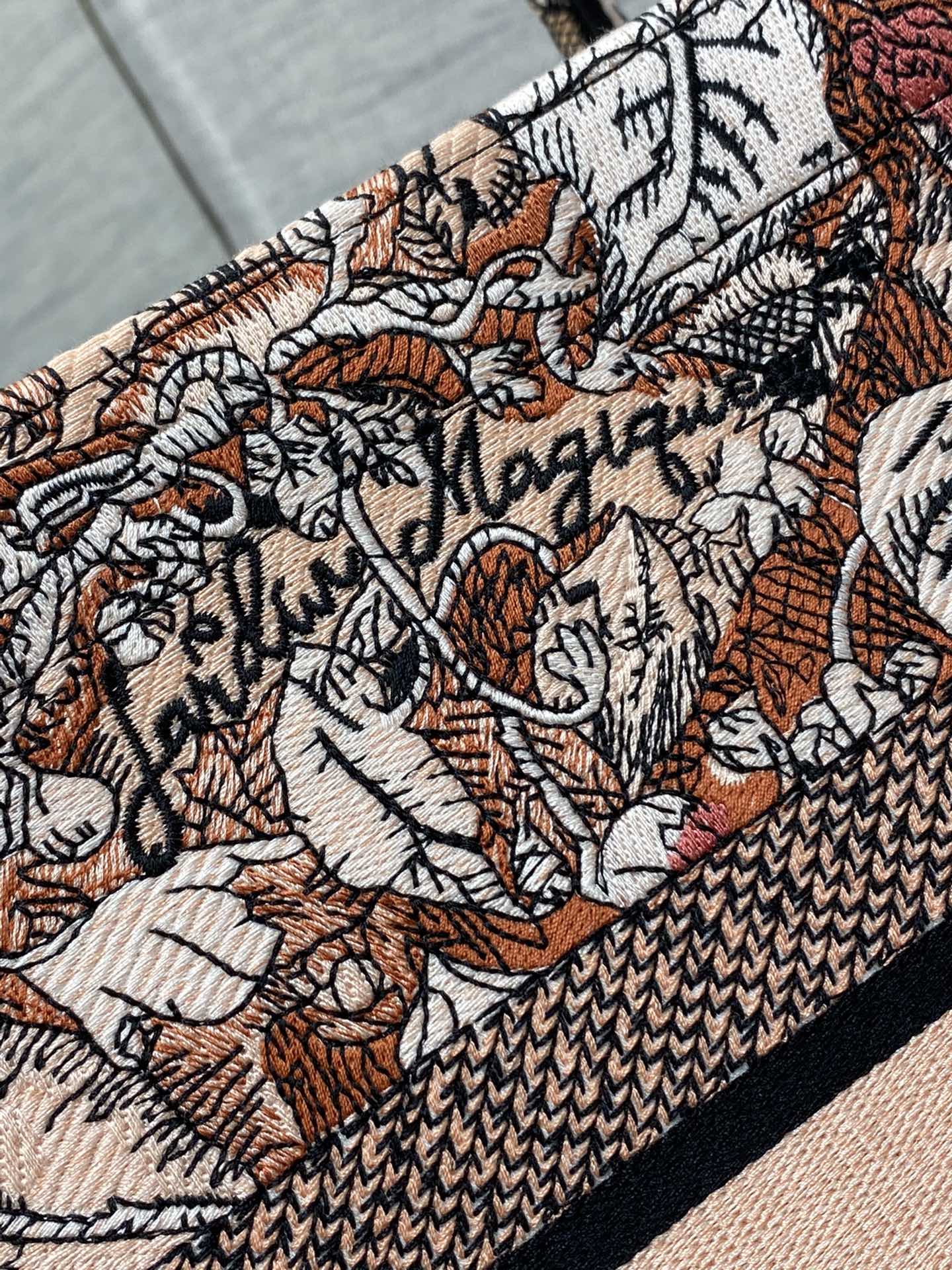 Dior embroidered tote bag medium