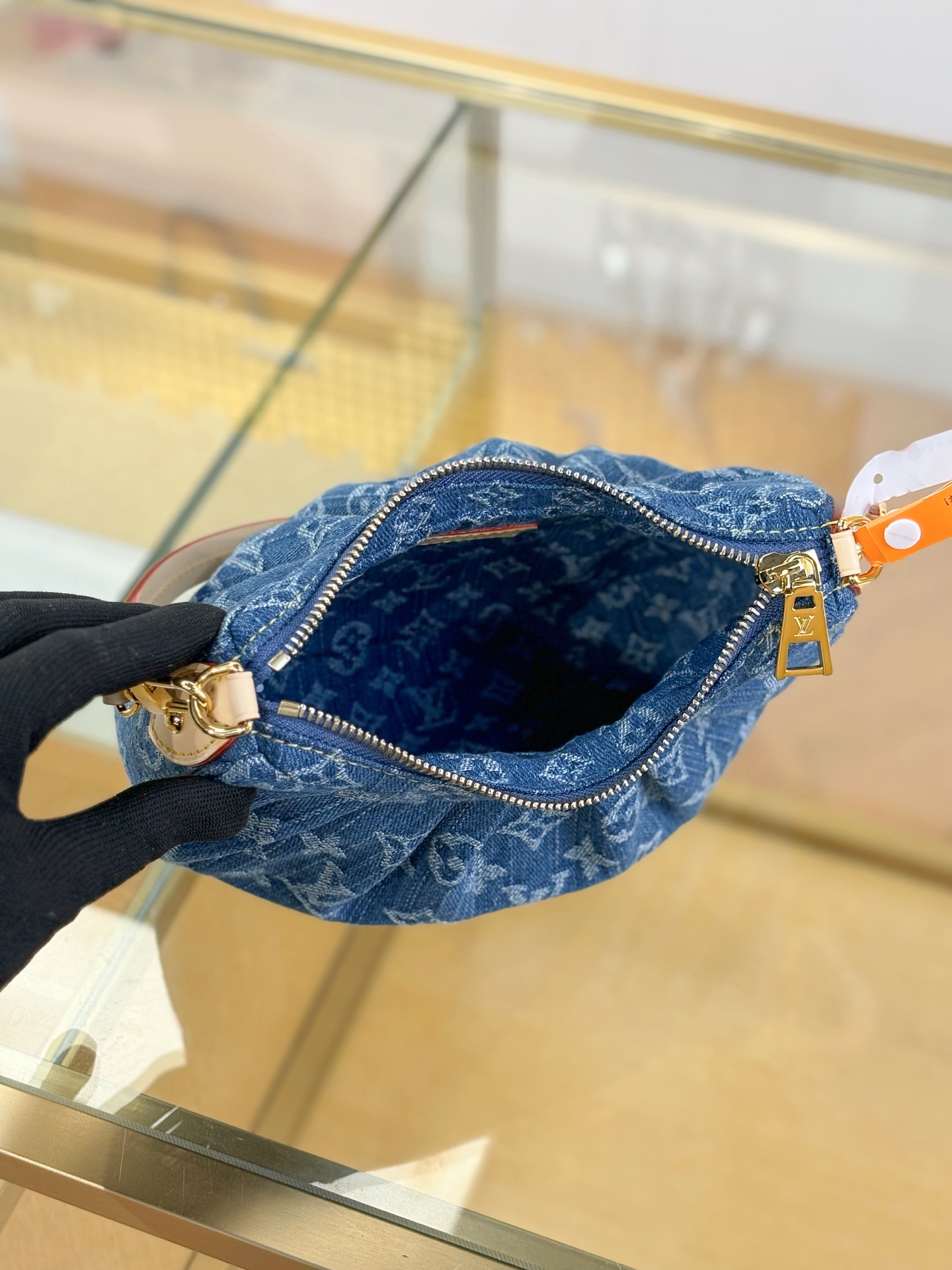 Louis Vuitton POCHETTE VALLEY Handbag M13571