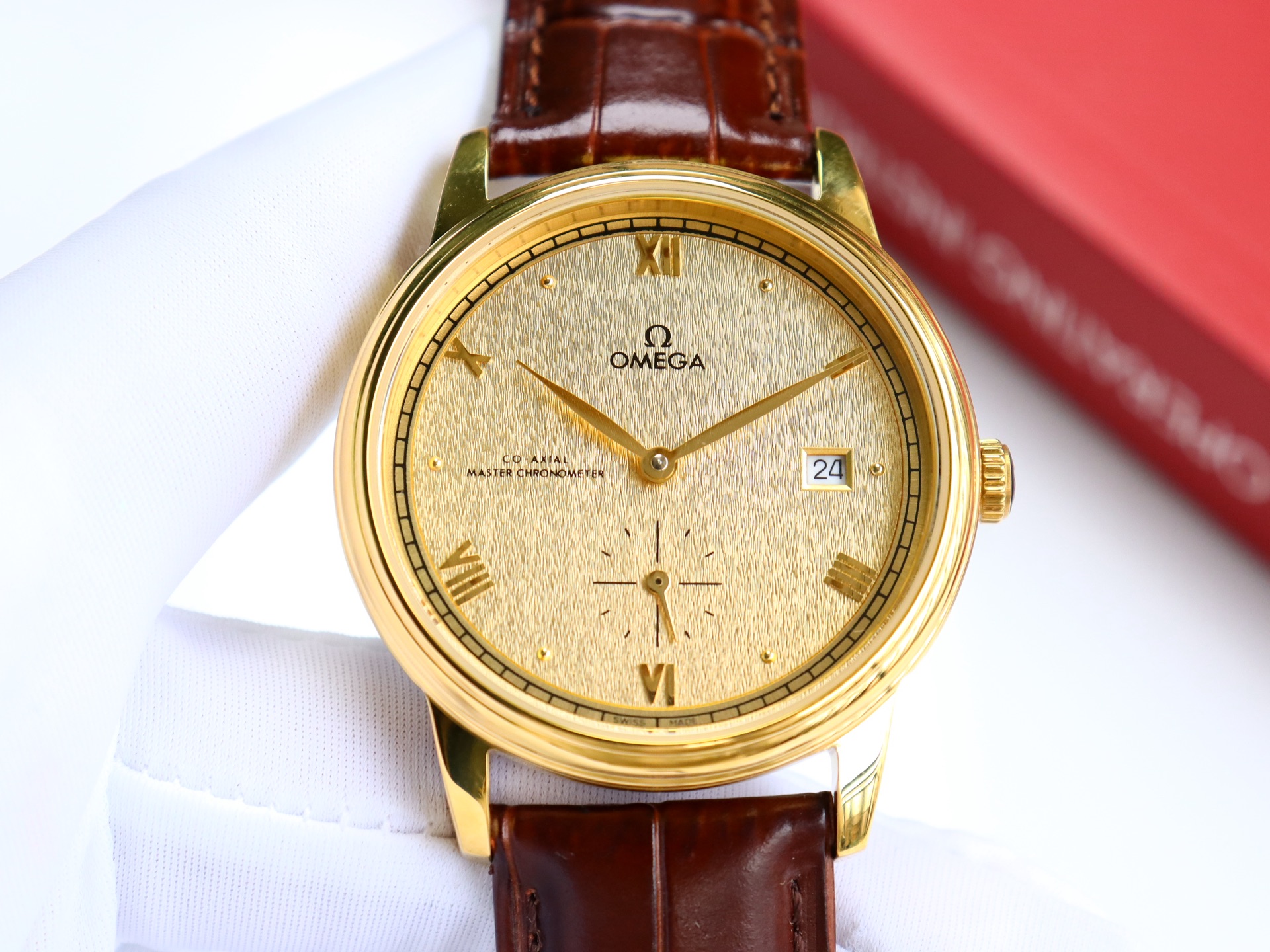 Omega De Ville series two-hand semi-mechanical men's watch