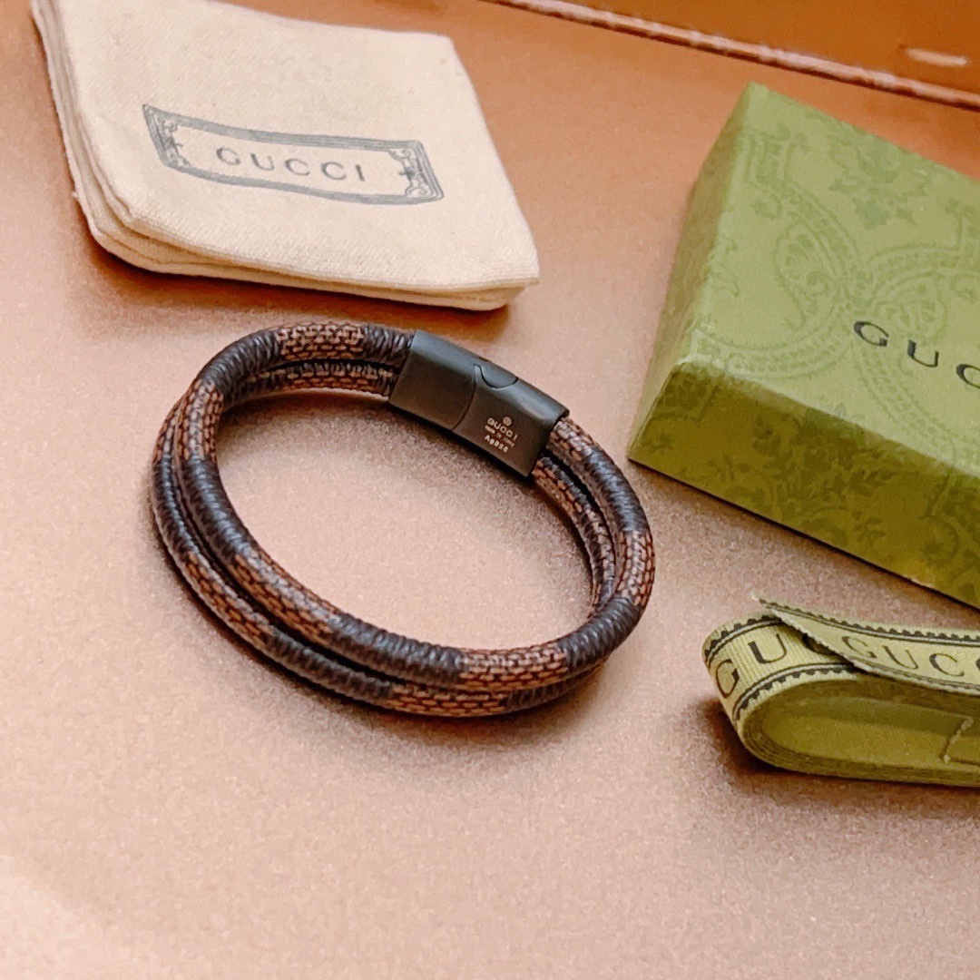 Gucci leather bracelet