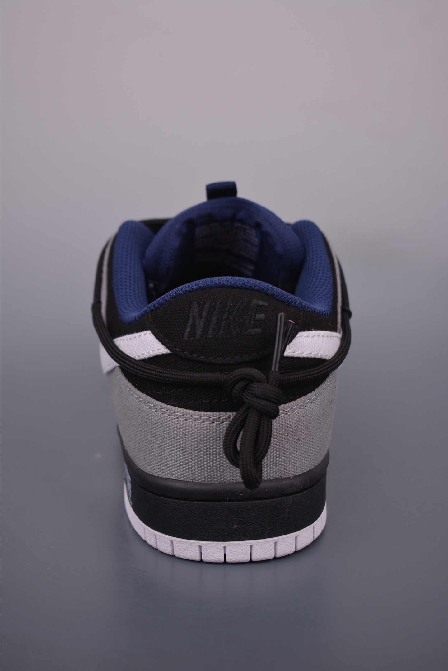 NIKE SB Dunk Low 