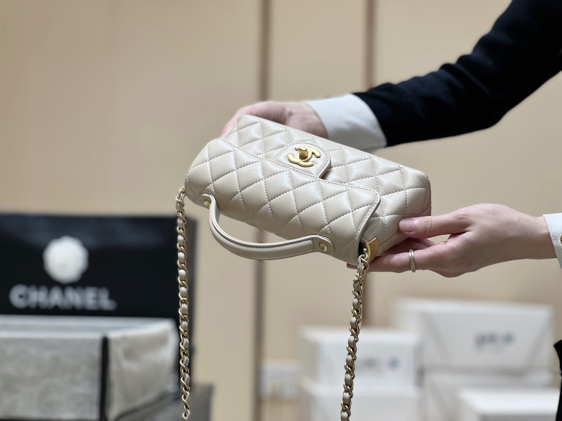 Chanel 25P Spring/Summer Preview Series Horizontal Kelly Handle Bag AS5354 00118